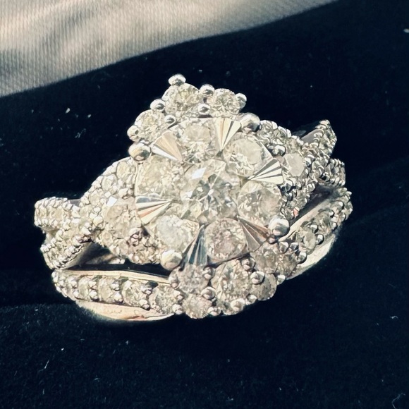 Kay jeweler engagement/Wedding Ring in one! - Picture 3 of 14
